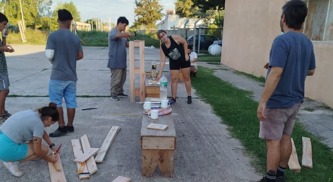 El Centro Juvenil CIC inició sus talleres gratuitos de oficios y formación artística para jóvenes | FM Avenida