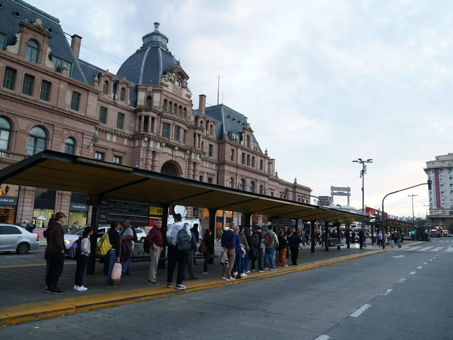 El Gobierno abrió sumarios, con multas, para dos gremios por no acatar una conciliación obligatoria | FM Avenida