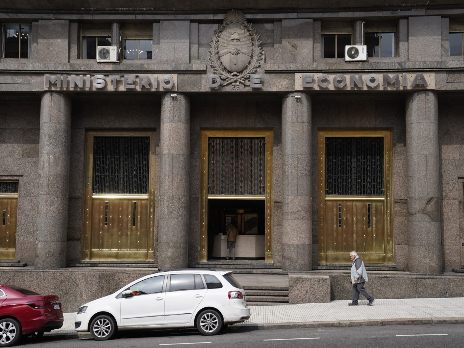 El Gobierno registró en febrero superávit financiero por segundo mes consecutivo | FM Avenida