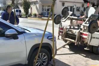 El Municipio controlará vehículos estacionados por más de cinco días en la vía pública | FM Avenida