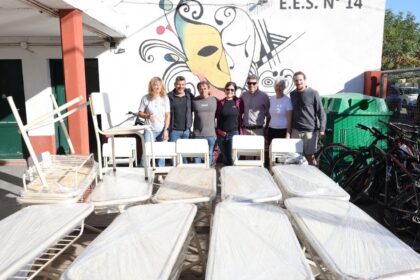 El Municipio y el Consejo Escolar iniciaron la entrega de mobiliario en instituciones educativas del distrito | FM Avenida