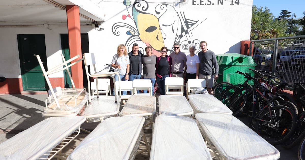 El Municipio y el Consejo Escolar iniciaron la entrega de mobiliario en instituciones educativas del distrito | FM Avenida