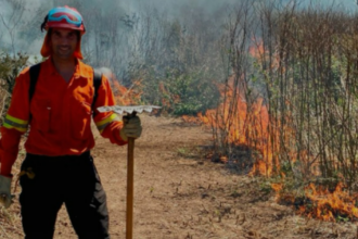 El bombero Sergio Novo participó de un taller especializado en la lucha contra el fuego en el Paraná | FM Avenida