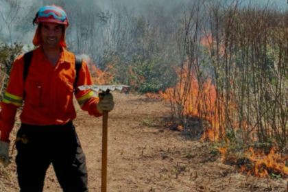 El bombero Sergio Novo participó de un taller especializado en la lucha contra el fuego en el Paraná | FM Avenida
