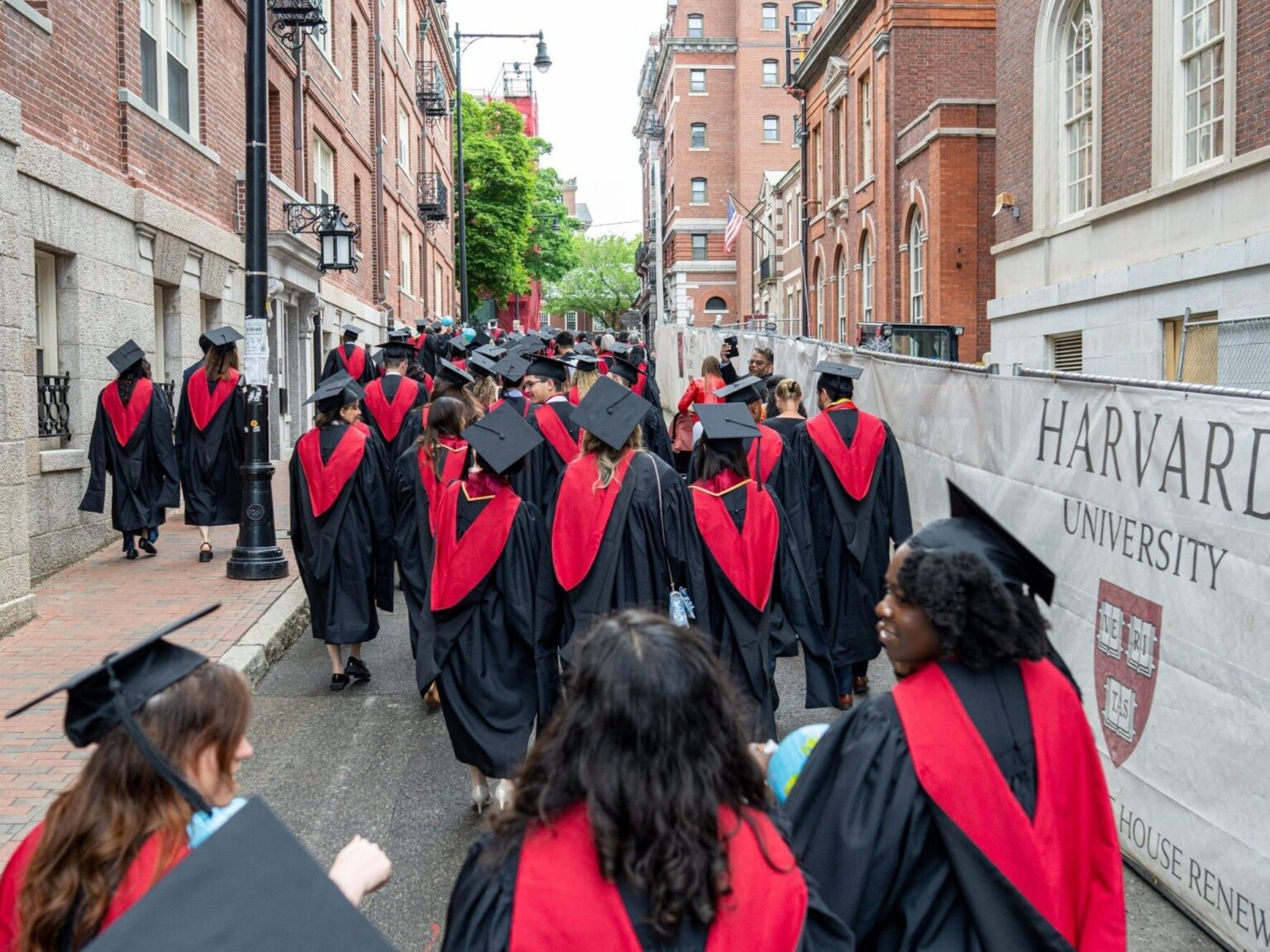 El gobierno de Donald Trump escala la pelea con la Universidad de Harvard y la demanda por permitir el "antisemitismo" | FM Avenida