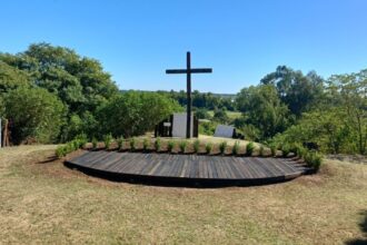 El homenaje a las víctimas del Covid-19 se realizará esta noche en el anfiteatro del Vía Crucis | FM Avenida