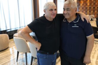 El intendente Salazar recorrió las obras finales del Hotel Azahar junto al empresario Víctor Fera | FM Avenida