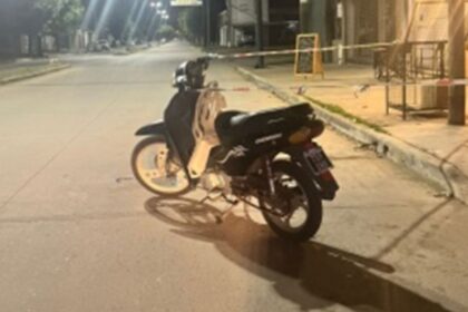 El séptimo accidente del jueves 19: una mujer herida tras caer con su hijo de una moto | FM Avenida