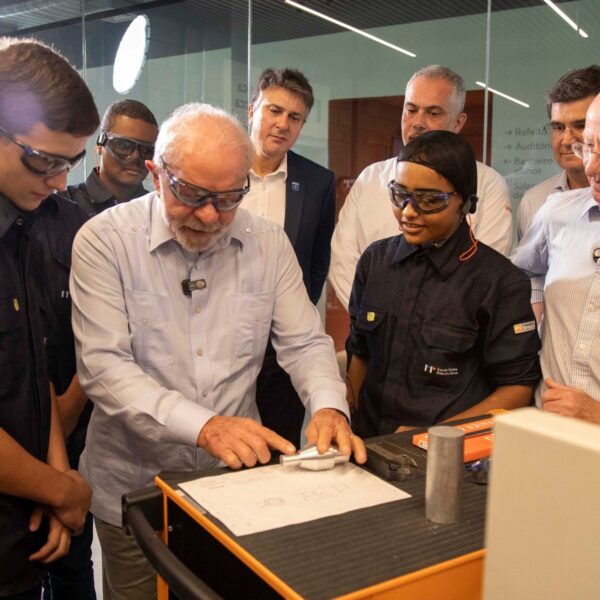 En medio de la tensión de los industriales con el Gobierno, Paolo Rocca inauguró una escuela en Brasil junto a Lula | FM Avenida