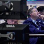 En otro día de tensión en los mercados, el riesgo país vuelve a superar los 600 puntos, el dólar sube y el Merval rebota | FM Avenida