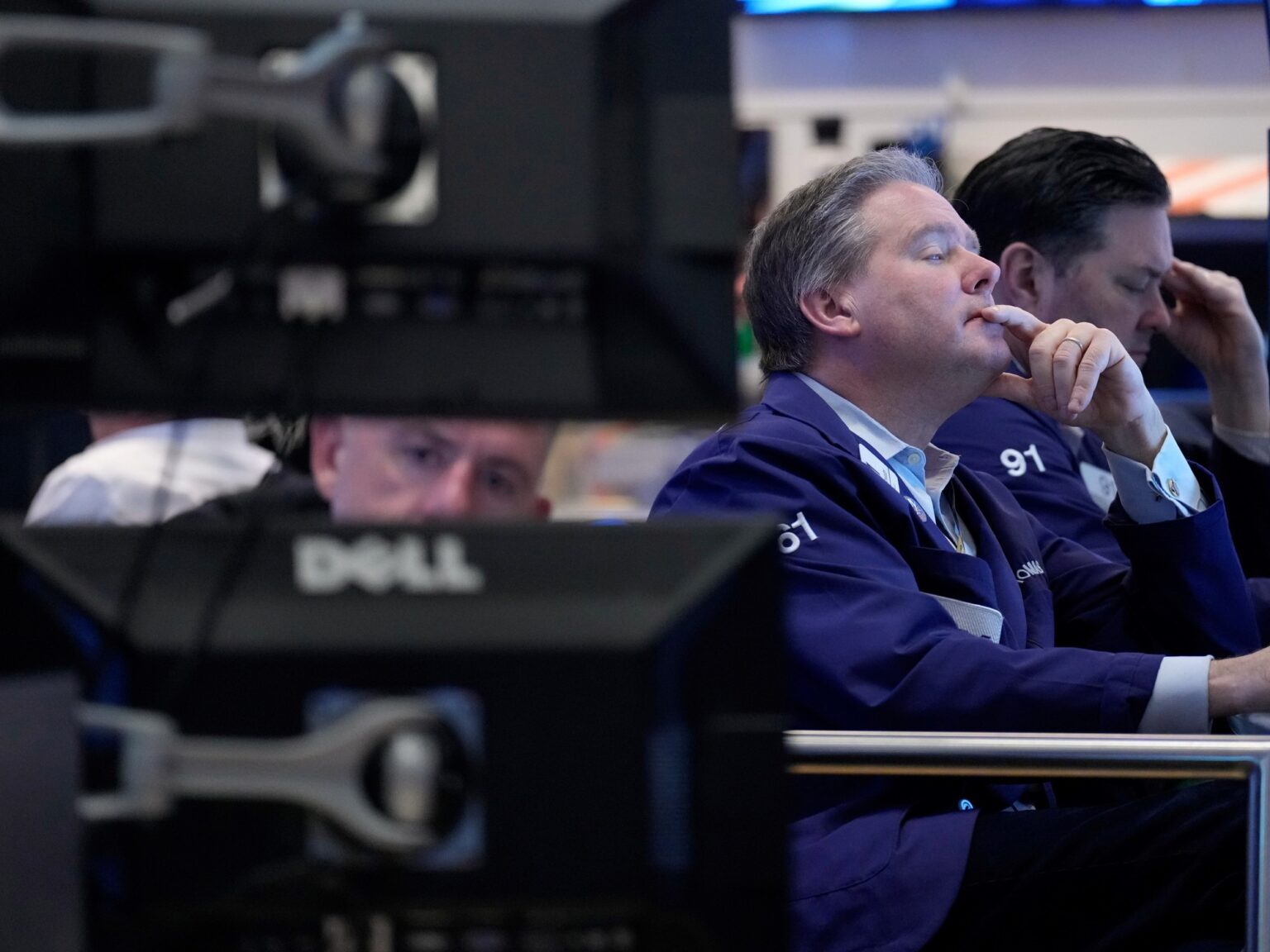 En otro día de tensión en los mercados, el riesgo país vuelve a superar los 600 puntos, el dólar sube y el Merval rebota | FM Avenida