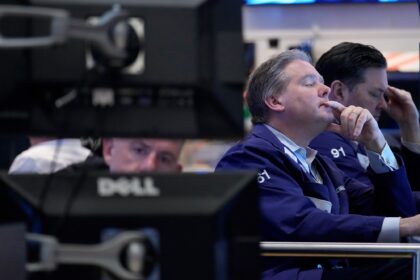 En otro día de tensión en los mercados, el riesgo país vuelve a superar los 600 puntos, el dólar sube y el Merval rebota | FM Avenida