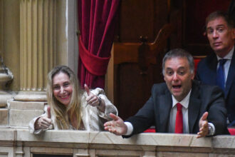 En un intento por recuperar el control de la agenda, el Gobierno anunció que enviará un paquete de proyectos de ley al Congreso | FM Avenida