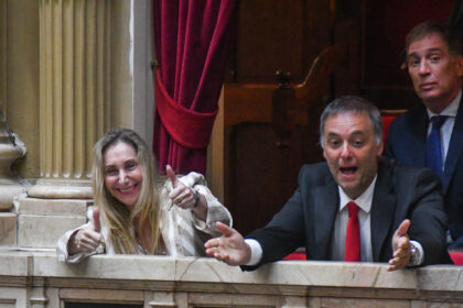 En un intento por recuperar el control de la agenda, el Gobierno anunció que enviará un paquete de proyectos de ley al Congreso | FM Avenida