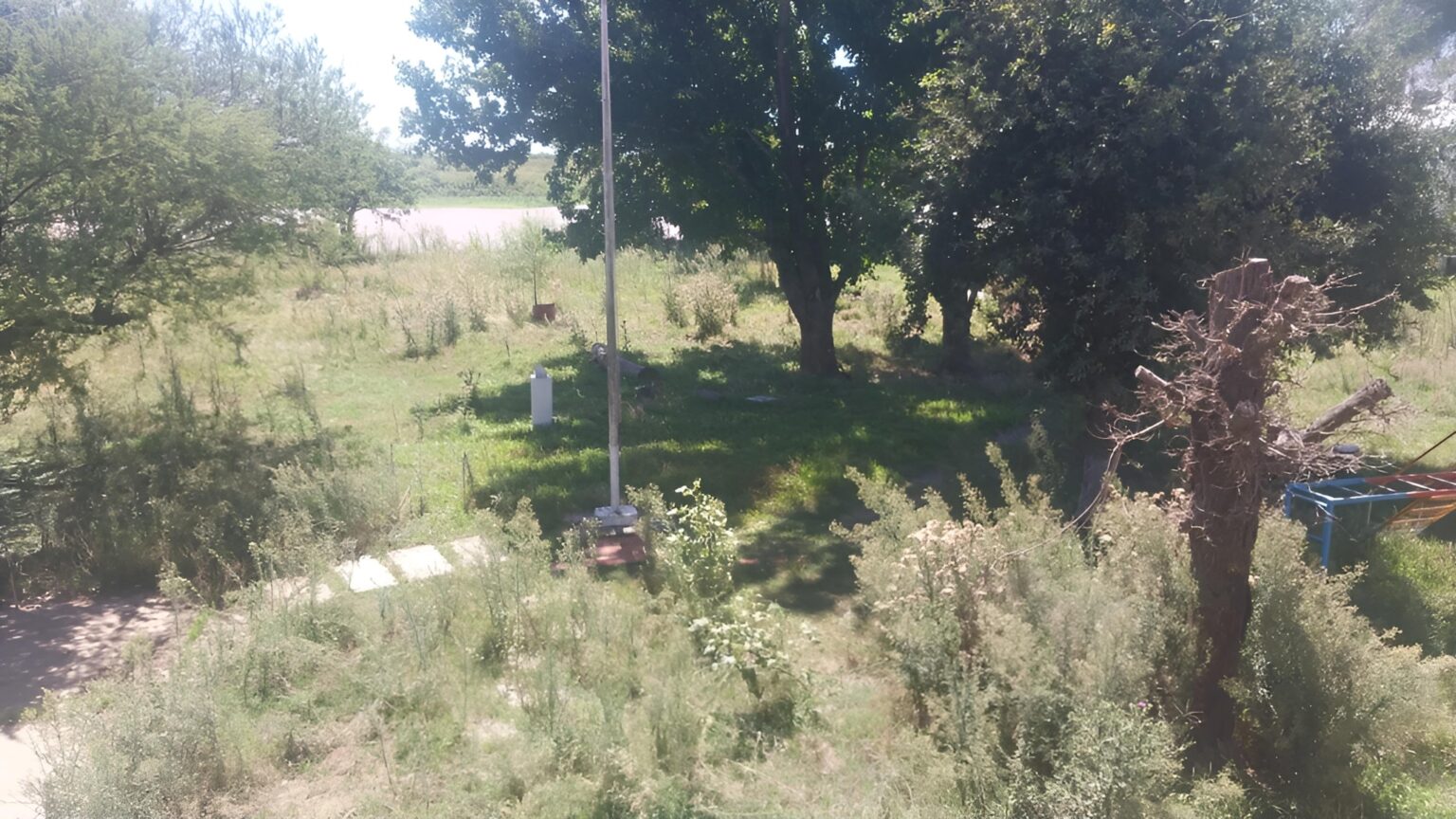 “Entre el viaje y las clases son casi 12 horas”: el drama de los alumnos de la escuela de Los Laureles | FM Avenida