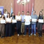 Entregaron diplomas a los primeros egresados de la formación universitaria pública en San Pedro | FM Avenida