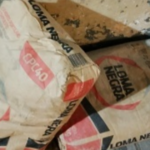 Escalaron un muro para robar cemento de una obra y terminaron detenidos | FM Avenida