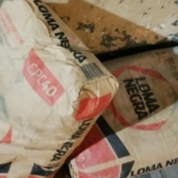 Escalaron un muro para robar cemento de una obra y terminaron detenidos | FM Avenida