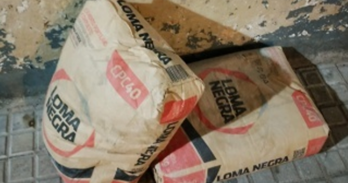 Escalaron un muro para robar cemento de una obra y terminaron detenidos | FM Avenida