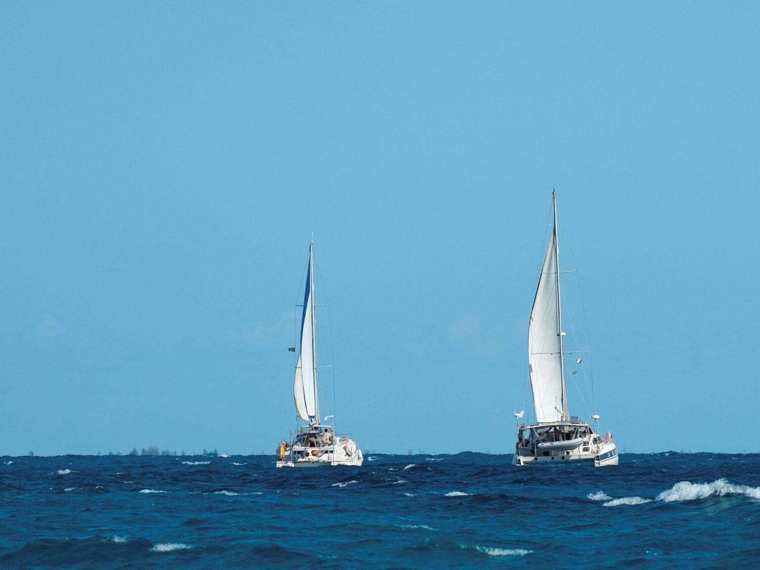 Estados Unidos afirma que dos veleros que partieron de México a Cuba con ayuda llegaron "sanos y salvos" | FM Avenida