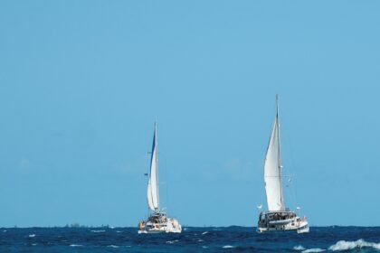 Estados Unidos afirma que dos veleros que partieron de México a Cuba con ayuda llegaron "sanos y salvos" | FM Avenida