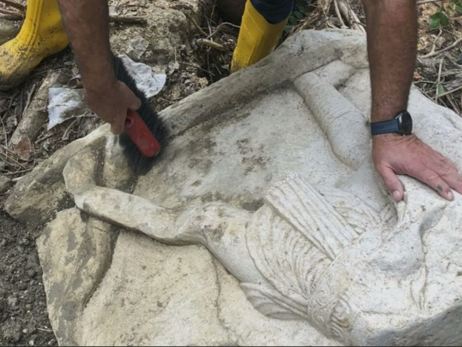 Hallan en Italia una tumba romana del año 0 con escenas de gladiadores | FM Avenida