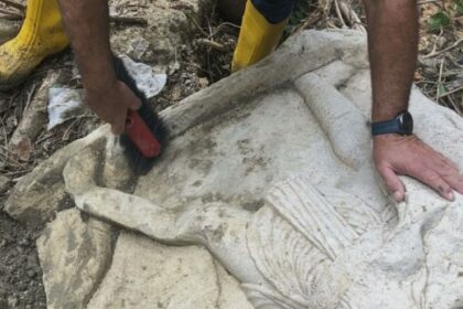 Hallan en Italia una tumba romana del año 0 con escenas de gladiadores | FM Avenida