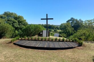 Homenaje a las víctimas del Covid: tras ser reprogramado, el acto será este domingo en el Vía Crucis | FM Avenida