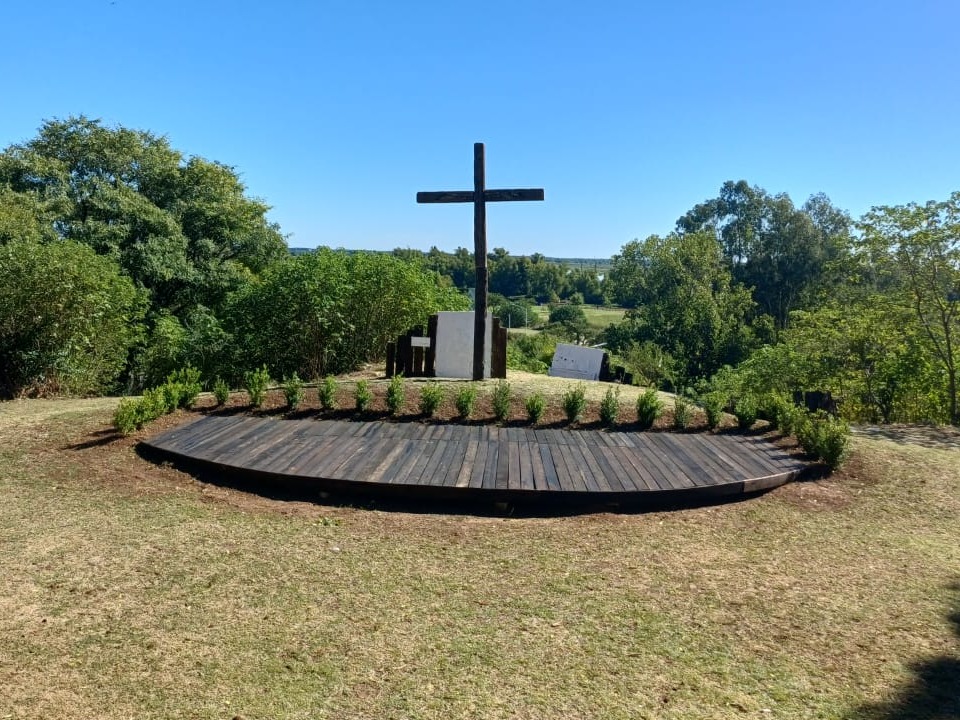 Homenaje a las víctimas del Covid: tras ser reprogramado, el acto será este domingo en el Vía Crucis | FM Avenida