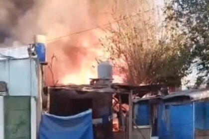 Impactante incendio y detonaciones en un depósito en Mariano Acosta: "Las garrafas explotan y vuelan 150 metros" | FM Avenida