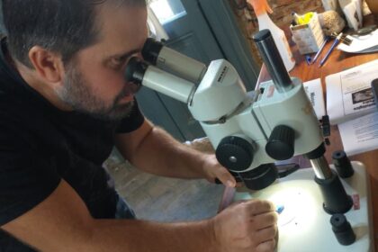 Investigadores de la UNR visitaron el Museo Paleontológico para estudiar un quirquincho fósil único por su tamaño | FM Avenida