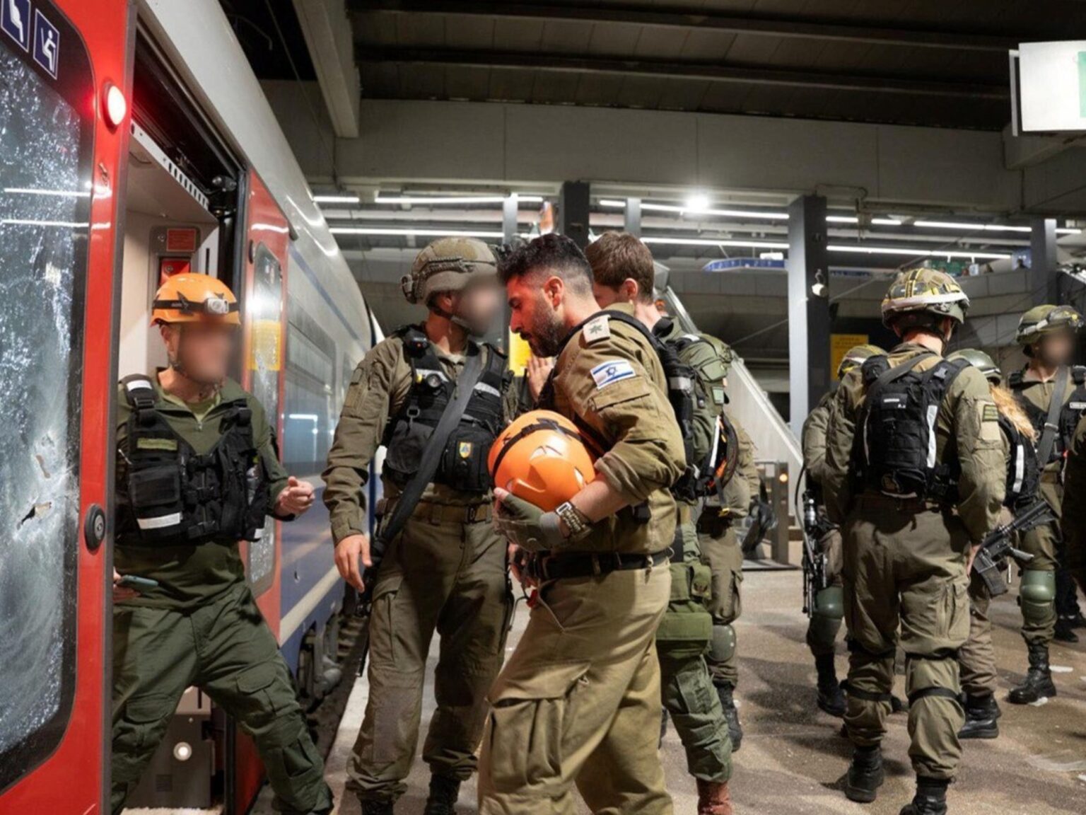 Irán venga la muerte de Larijani y ataca Israel y sus vecinos: orden de evacuación de refinerías del Golfo y dos muertos en Tel Aviv | FM Avenida