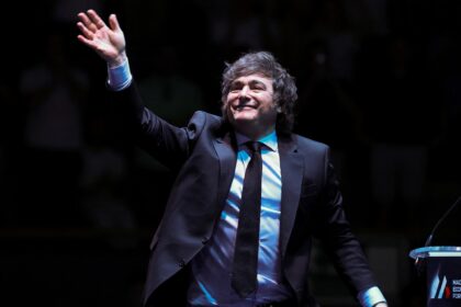 Javier Milei y sus medidas, EN VIVO: tras reunirse con el líder de Vox en España, el Presidente habla hoy en el Madrid Economic Forum | FM Avenida