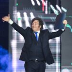 Javier Milei y sus medidas, EN VIVO: tras su paso por Hungría, el Presidente vuelve a la Argentina, mientras crecen las revelaciones por el escándalo $LIBRA | FM Avenida