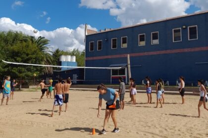 Jóvenes de Envión Canaletas realizan actividades deportivas en el Club Pescadores | FM Avenida