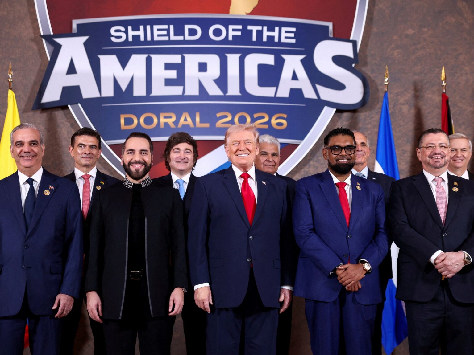 Junto a Milei, Trump lanzó una "coalición militar" en Latinoamérica contra el narcotráfico y la influencia de China | FM Avenida