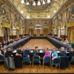 Kicillof convoca a intendentes para analizar el impacto de las medidas económicas nacionales en la provincia y los municipios | FM Avenida