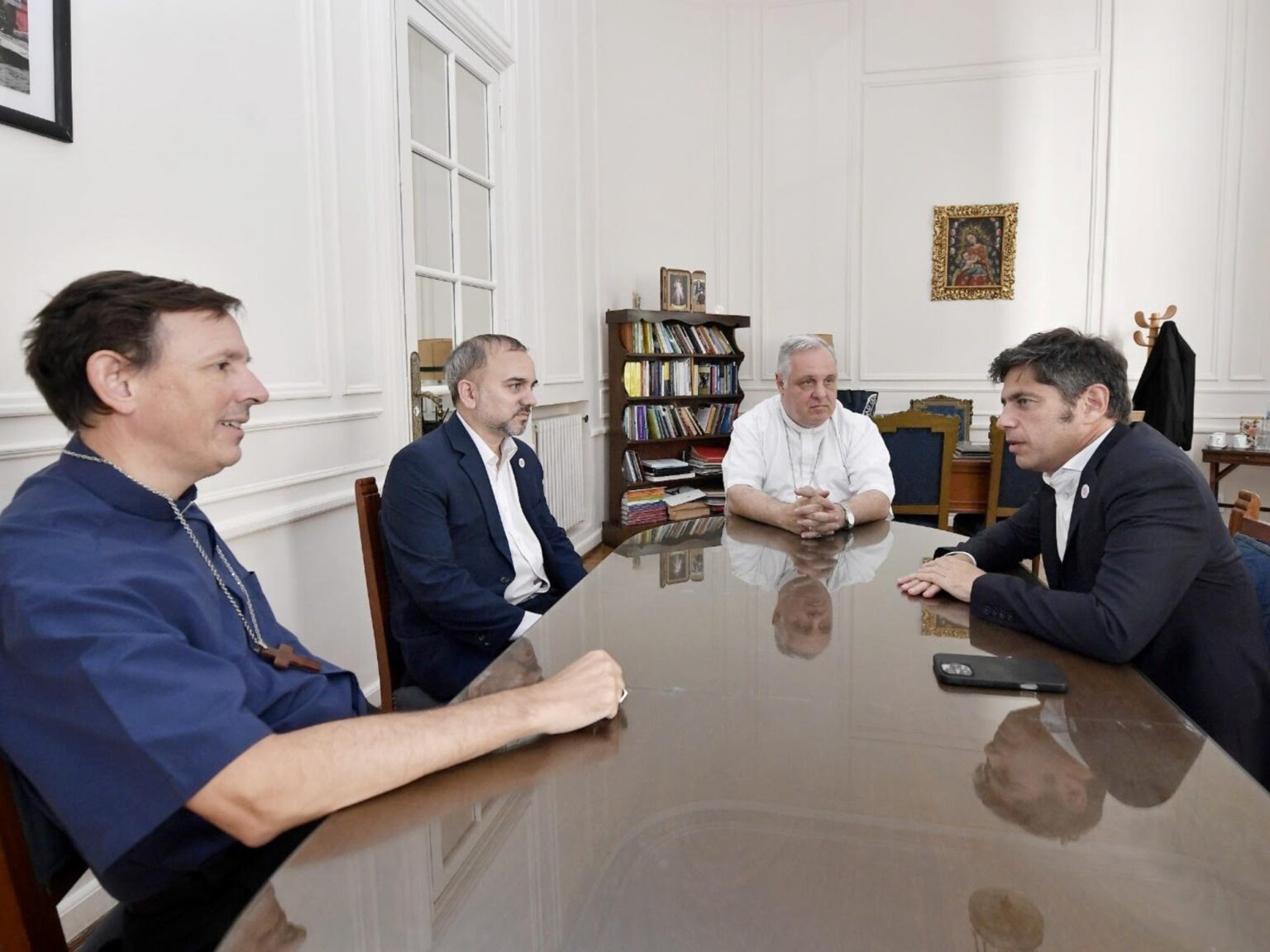 Kicillof se reunió con los obispos para hablar de "los desafíos que plantea la situación económica y social" | FM Avenida