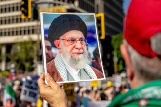 La muerte de Ali Khamenei: el presidente iraní, el jefe del Poder Judicial y un jurista toman el control del país | FM Avenida
