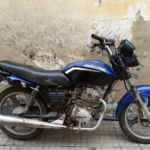 La policía recuperó una moto robada que estaba abandonada en un baldío | FM Avenida