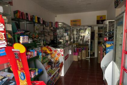 Le cortaron la luz y la acusan de fraude: el drama de una librería en plena temporada escolar | FM Avenida
