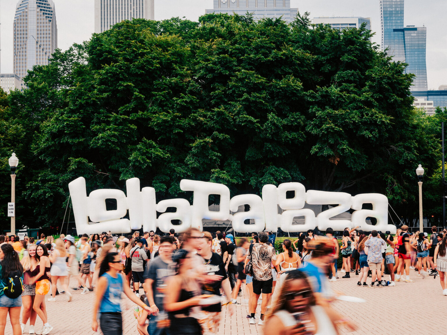 Llegó Lollapalooza 2026: accesos, cómo llegar y grilla completa del festival este 13, 15 y 15 de marzo | FM Avenida