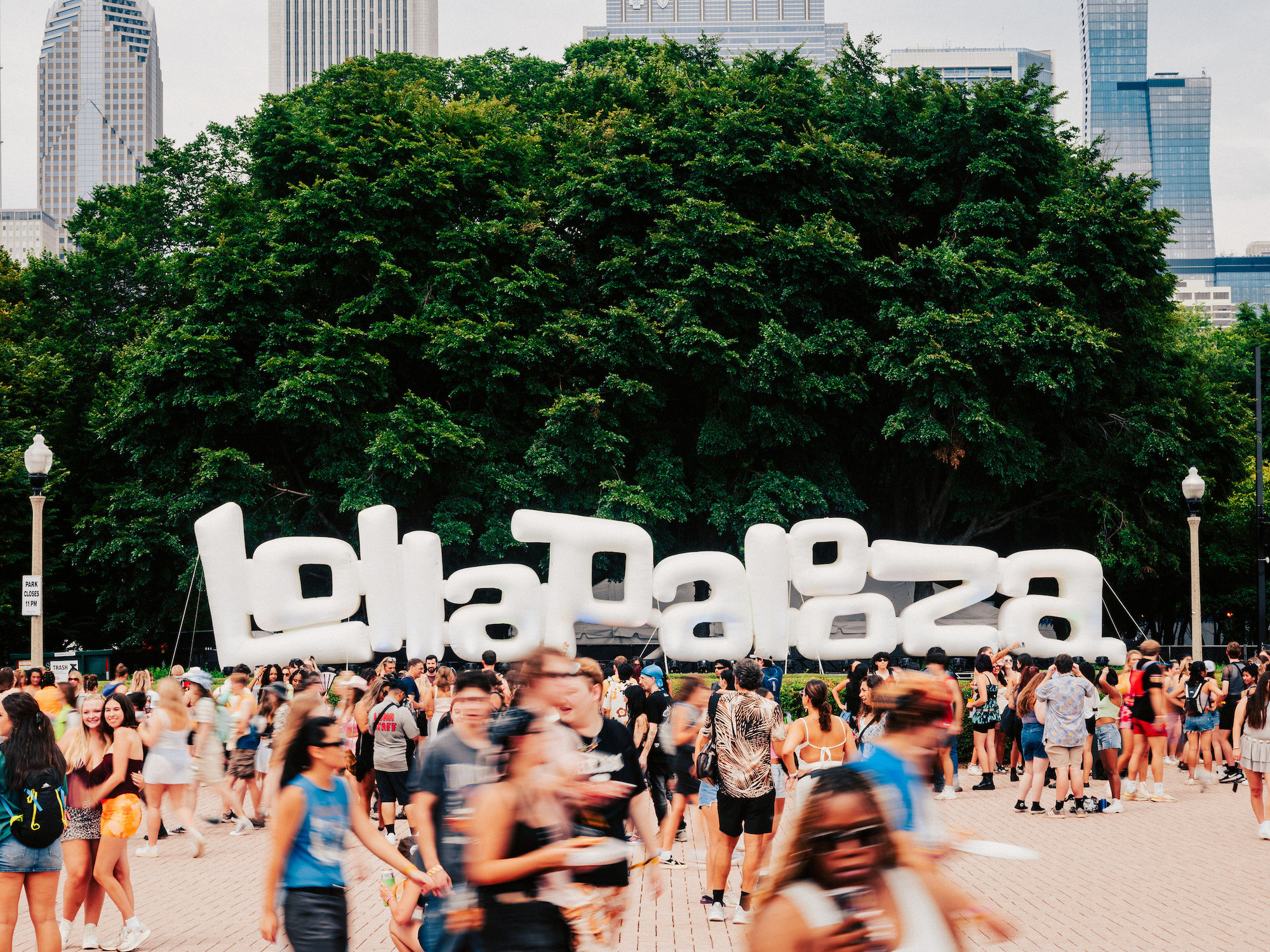Llegó Lollapalooza 2026: accesos, cómo llegar y grilla completa del festival este 13, 15 y 15 de marzo | FM Avenida