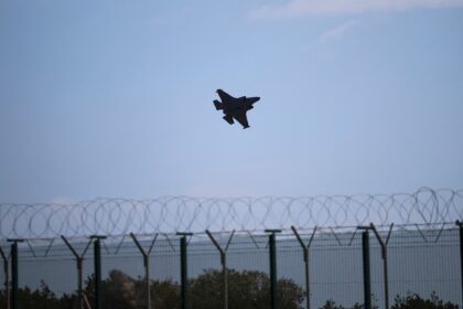 Los ataques de Irán alcanzaron a un país de la Unión Europea y sigue la escalada de la guerra en Medio Oriente | FM Avenida