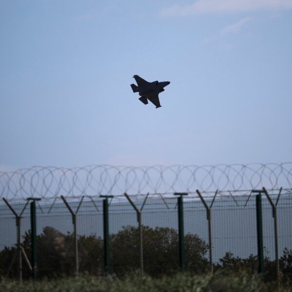 Los ataques de Irán alcanzaron a un país de la Unión Europea y sigue la escalada de la guerra en Medio Oriente | FM Avenida