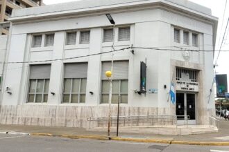 Los bancos retoman su horario habitual desde el miércoles | FM Avenida