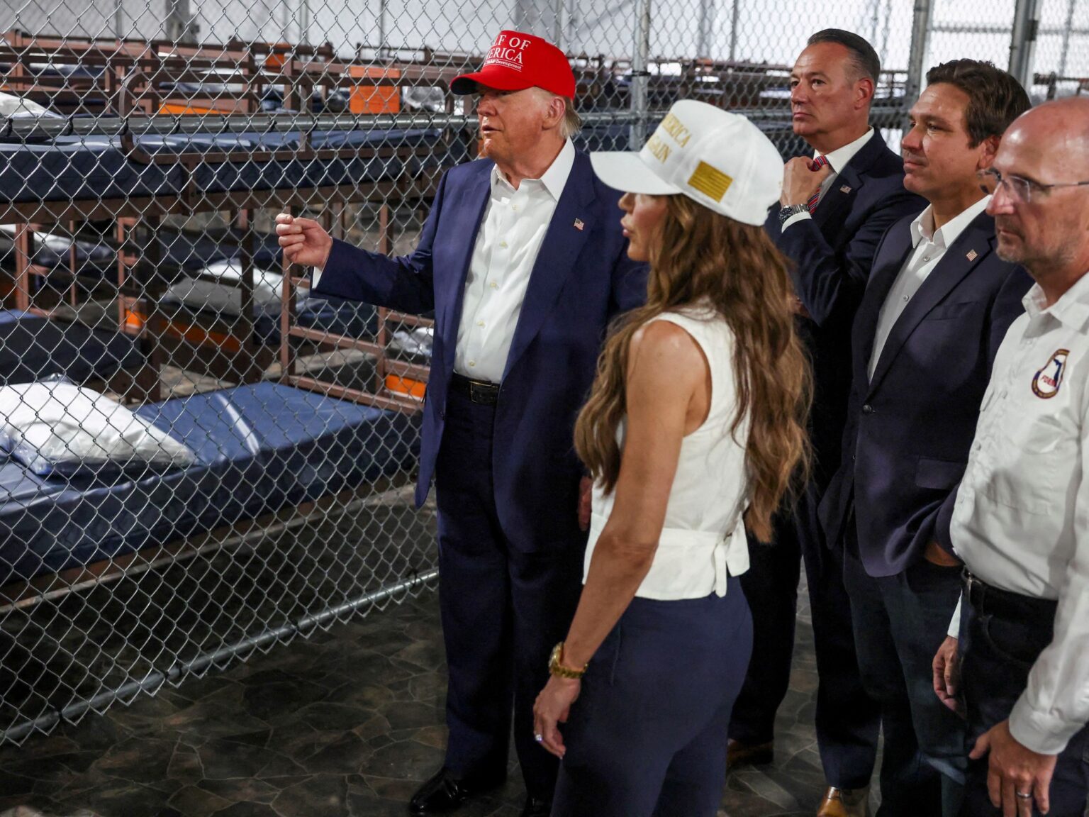 Malas noticias para DeSantis: ¿Reembolsarán a Florida los 600 millones que gastó en Alligator Alcatraz? | FM Avenida