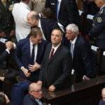 Manuel Adorni justificó las reacciones de Milei contra el kirchnerismo en el Congreso: "El Presidente se siente en su derecho a responder como le parezca" | FM Avenida