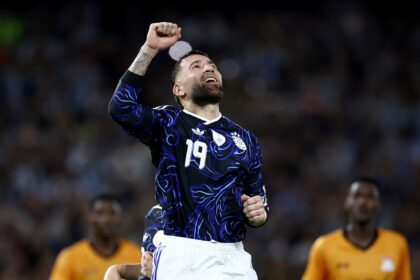 Messi y la generosidad del capitán: le "regaló" el penal a Otamendi para que tuviera una despedida redonda de la Argentina | FM Avenida