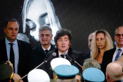 Milei volvió a cruzar a Irán en el aniversario del atentado terrorista contra al Embajada de Israel en Argentina | FM Avenida